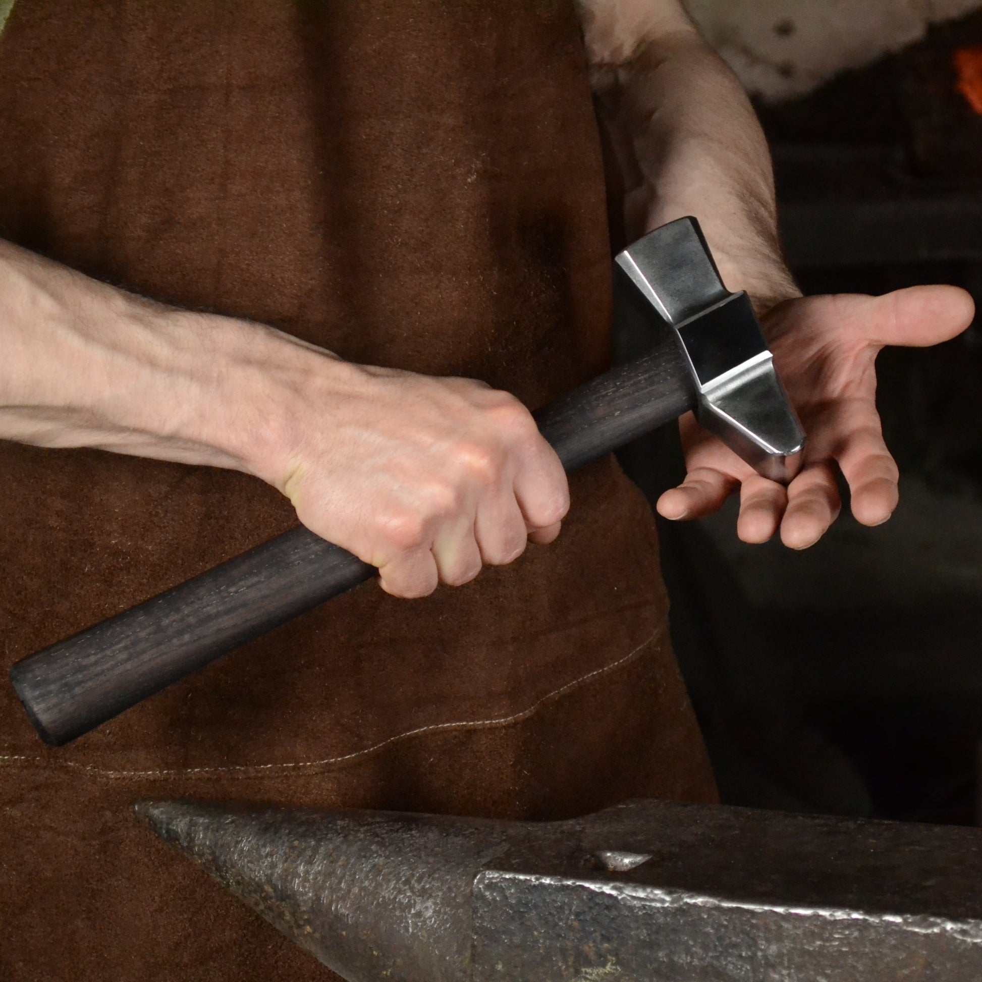 Professional Blacksmith Cross Peen Hammer – Hand Forged AISI 1080 Steel – 2,5 lbs Forging Hammer – Ash Wood Handle