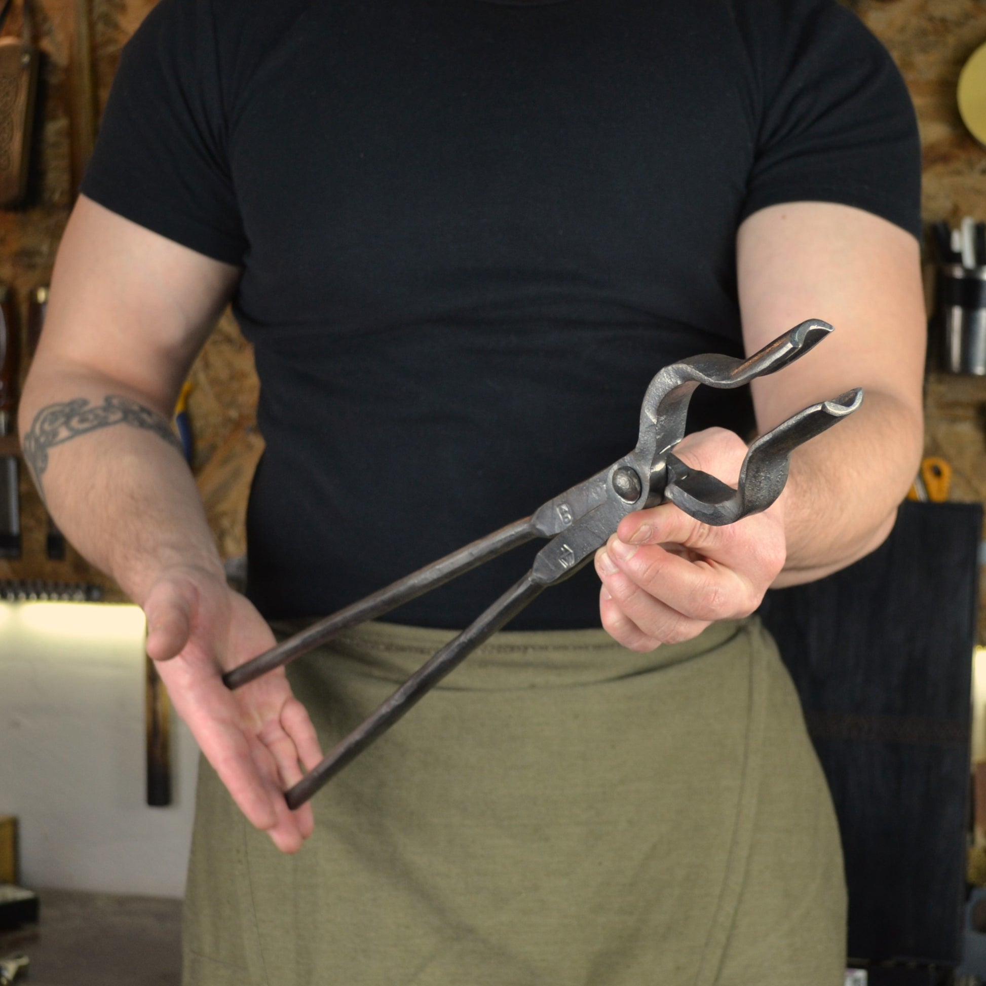 Blacksmithing Round Jaw Tongs: Precision Forging Tool