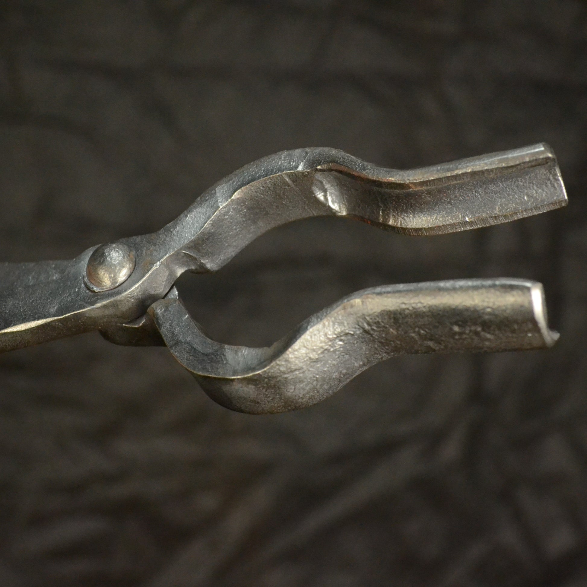 Blacksmithing Round Jaw Tongs: Precision Forging Tool