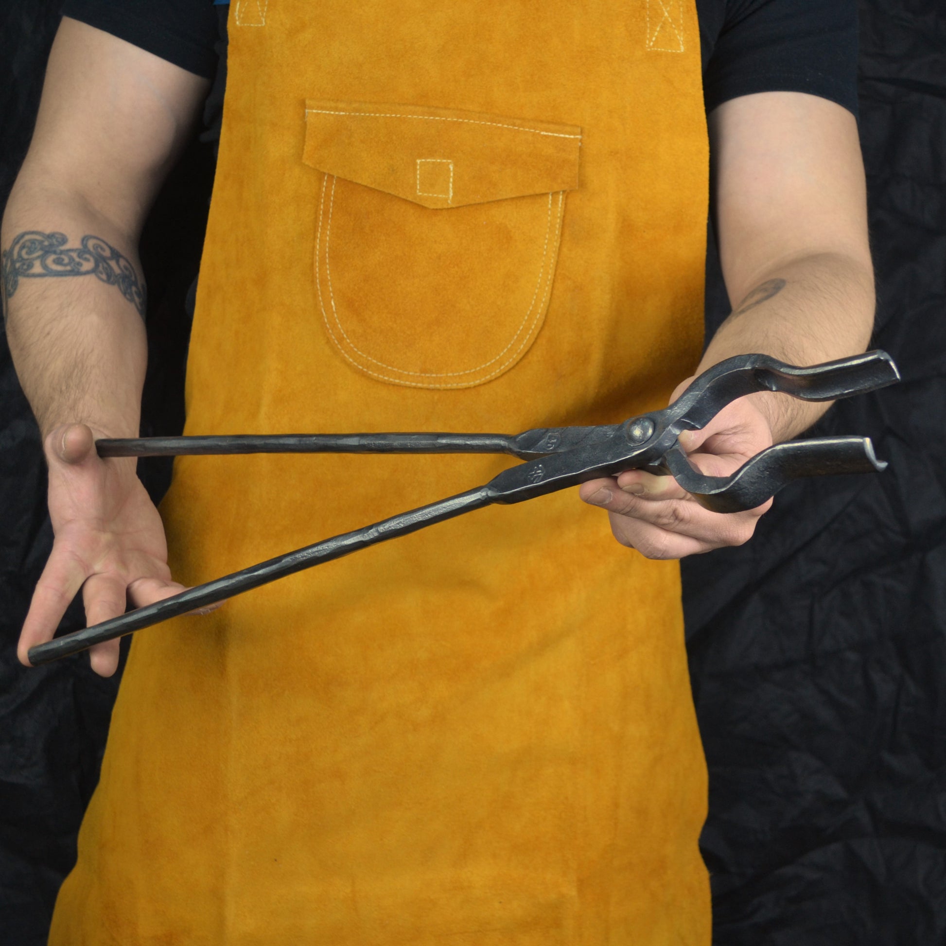 Blacksmithing Round Jaw Tongs: Precision Forging Tool