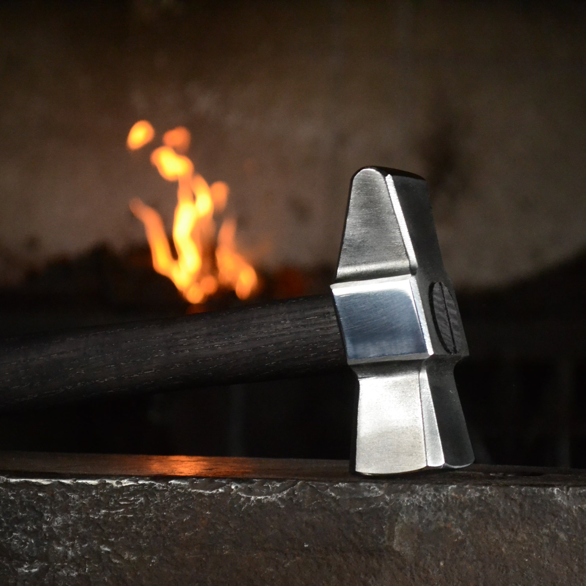 Professional Blacksmith Cross Peen Hammer – Hand Forged AISI 1080 Steel – 2,5 lbs Forging Hammer – Ash Wood Handle