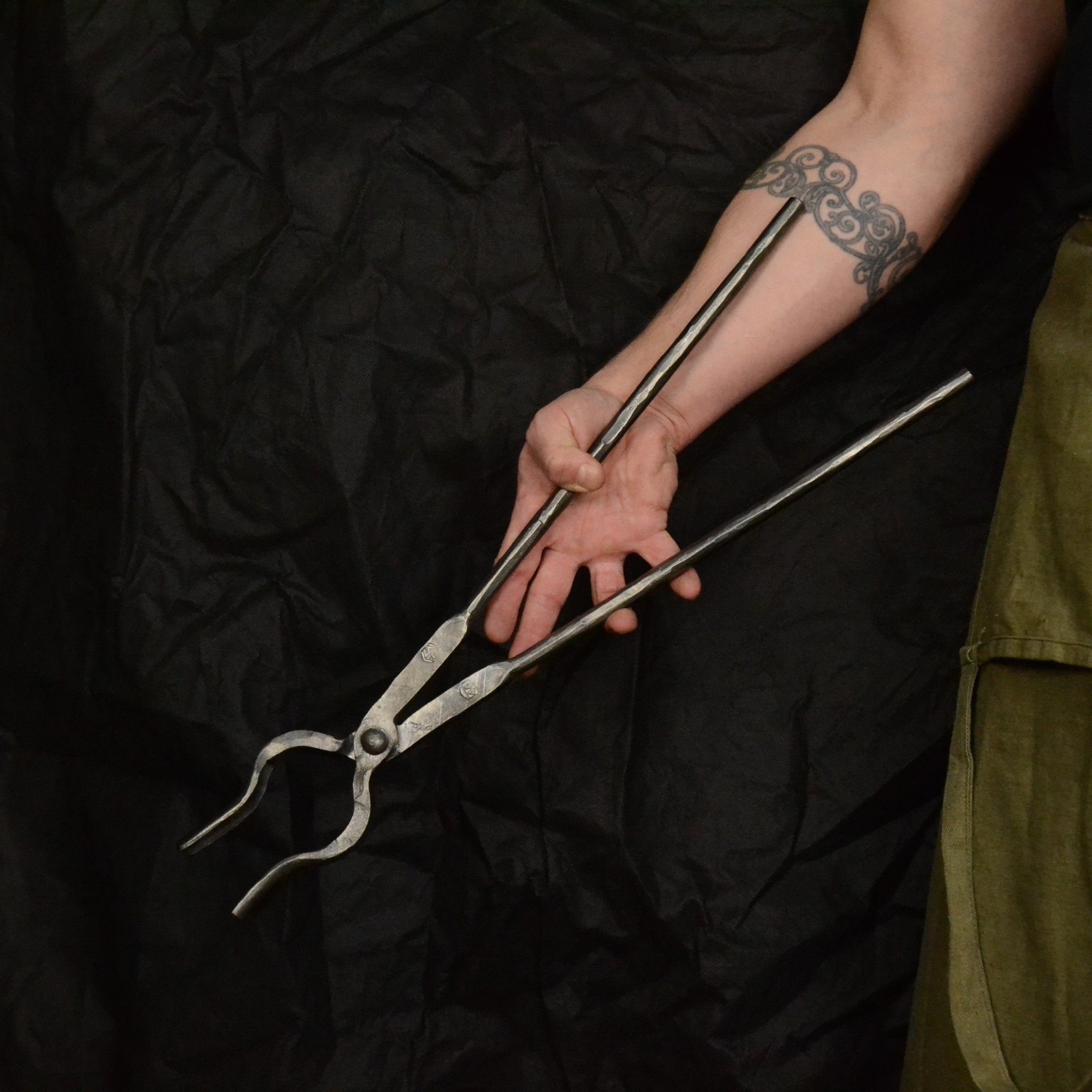 Blacksmithing Round Jaw Tongs: Precision Forging Tool - StrictBlacksmith