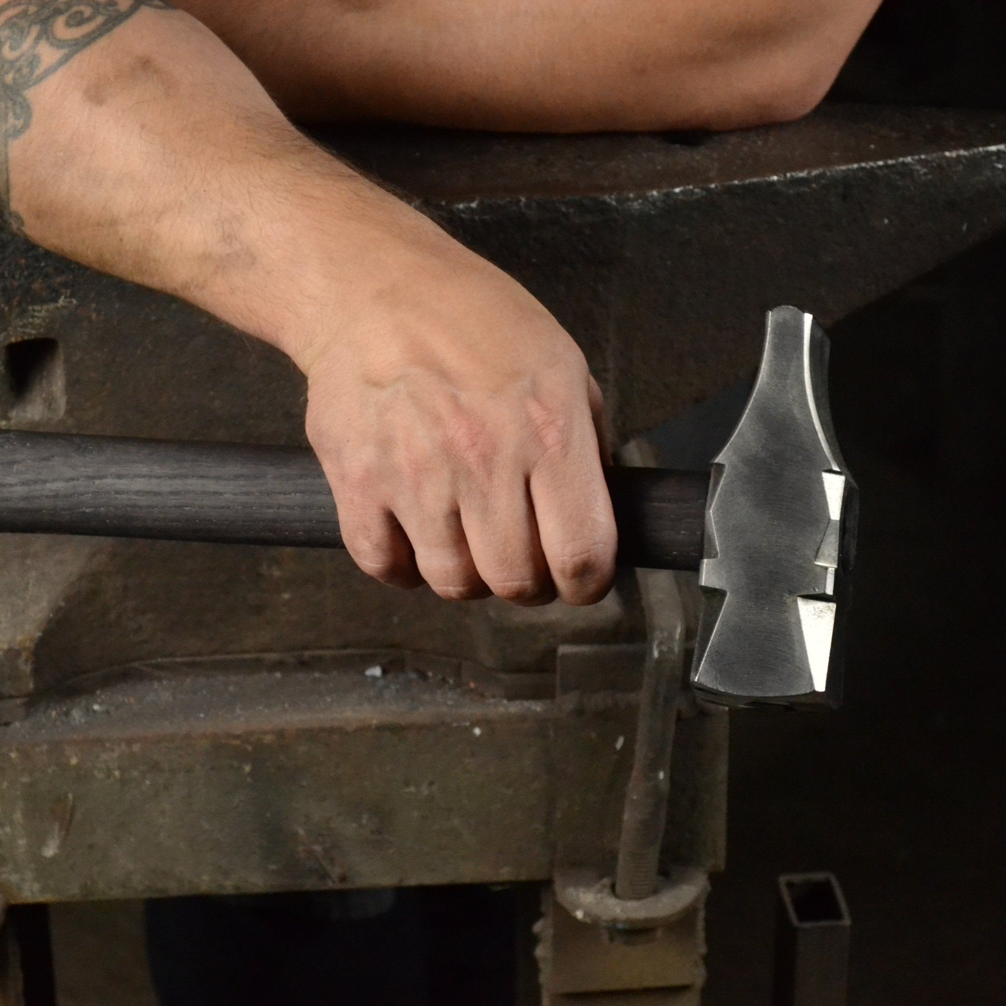 Professional Cross Peen Blacksmith Hammer 2,5 LBS - StrictBlacksmith