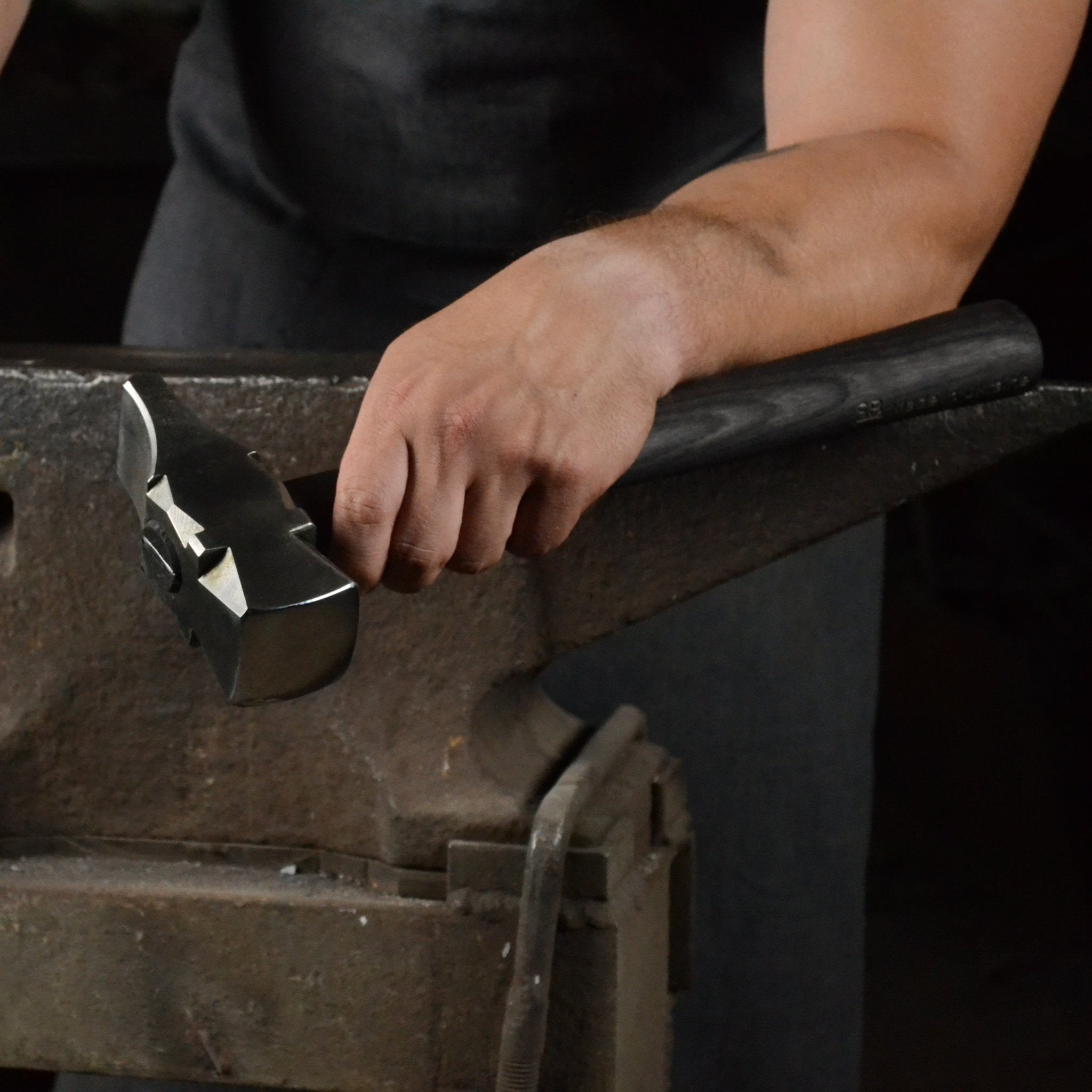 Professional Cross Peen Blacksmith Hammer 2,5 LBS - StrictBlacksmith